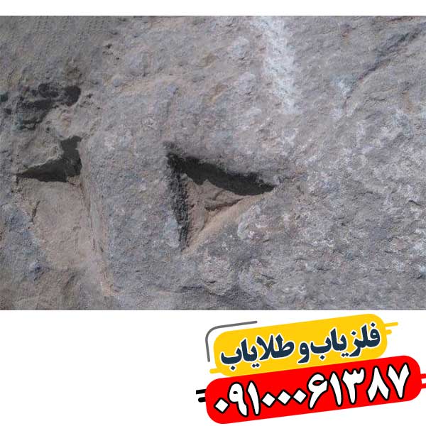 نماد مثلث در دفینه یابی 09100061387