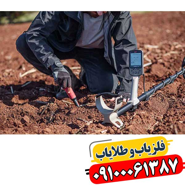 نمای نزدیک از صفحه‌نمایش و تنظیمات دستگاه فلزیاب X-Terra Elite محصول ماینلب 09100061387