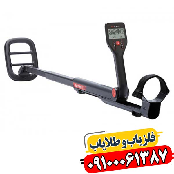 تصویر فلزیاب Go-Find 66 ماینلب در حال جستجوی طلا در زمین خاکی 09100061387