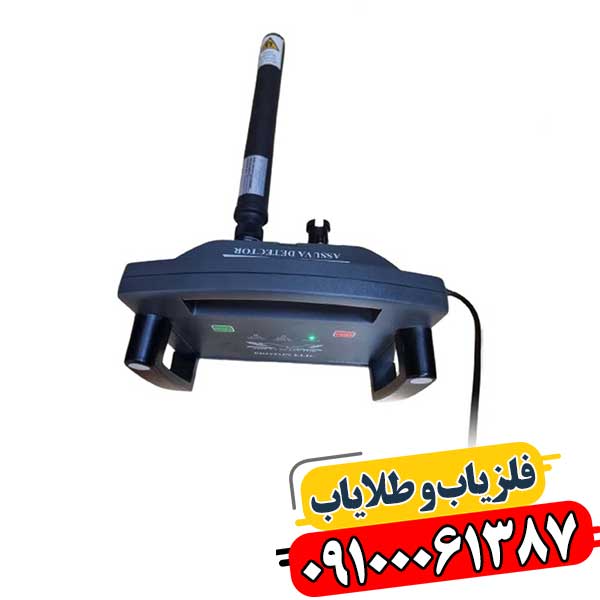 تصویر فلزیاب پروتون تک سنسور در حال کار بر روی زمین برای کاوش اشیای مدفون 09100061387