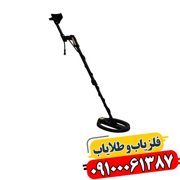 فلزیاب OKM eXp 5500 Professional در حال کاوش زمین با نمایشگر سه‌بعدی دقیق 09100061387
