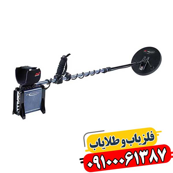 نمای نزدیک فلزیاب GP 3000 با کلیدها و صفحه نمایش برای بررسی مشخصات فنی و تنظیمات دستگاه. 09100061387