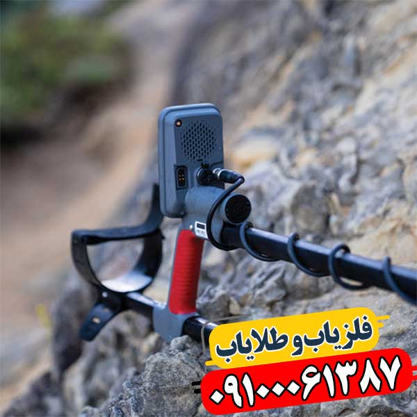 نمای نزدیک صفحه نمایش و رابط کاربری فلزیاب ونکویش 460 در حال استفاده 09100061387